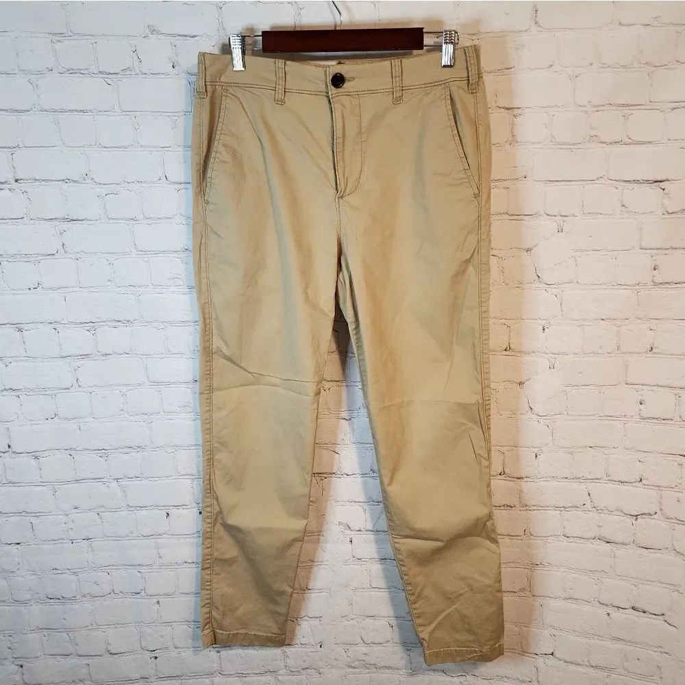 Men's Hollister "Taper, Epic Flex" khaki chino pants, size 31 X 32